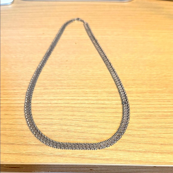 Elegant Silver Necklace - Picture 1 of 7